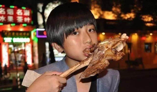 偶像練習(xí)生蔡徐坤整容了？舊照大變臉