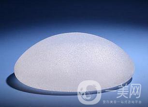 曼托假體豐胸價(jià)格大概多少錢(qián)？