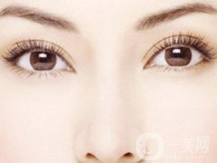 割雙眼皮變太窄的原因是什么？