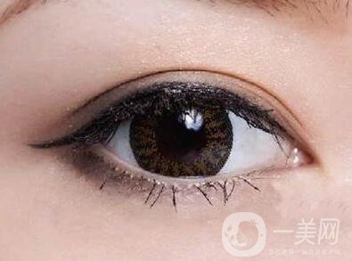上班族何時割雙眼皮比較合適？