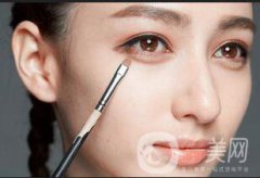 玻尿酸填充臥蠶是多少價(jià)格?有沒有風(fēng)險(xiǎn)？