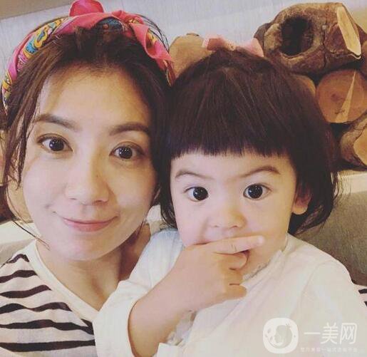 賈靜雯、迪麗熱巴的雙眼皮是不是割的 看了這個你就明白了