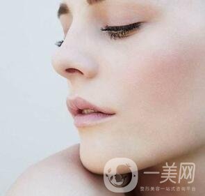 硅膠隆鼻假體取出后多久可以再隆鼻？