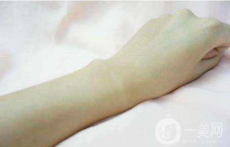 如何快速美白手臂？曬黑后如何*？