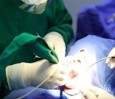 中大光華口腔醫(yī)院種植牙多少錢?價格表2020年項目明細一覽