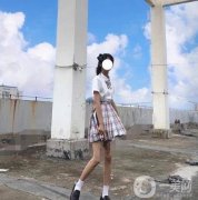 因?yàn)槲以谕壬闲r(shí)候被燙傷過，所以出現(xiàn)了一大片一大片的受傷