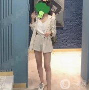 雖然我的面部五官長得挺好看的，但是我的身材就有些不理想了，尤其是大腿上