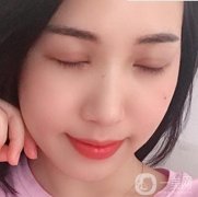 和醫(yī)生了解完之后，我就準(zhǔn)備要開始手術(shù)啦，醫(yī)生根據(jù)我眼睛周圍的一些情況制