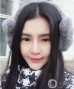 那我做完手術(shù)之后就完全不需要雙眼皮貼了，到了之后我就開始和醫(yī)生進(jìn)行了解