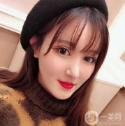 鼻子的形態(tài)很普通，我想讓自己的鼻子變得立體起來(lái)，所以我在考慮通過(guò)手術(shù)的