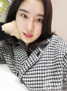 在上大學(xué)的時(shí)候，我就有想去醫(yī)院做雙眼皮手術(shù)的想法了，但是因?yàn)樵谏蠈W(xué)手里