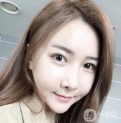 而且醫(yī)生也沒(méi)有完全了解我想要什么樣子的鼻型，就做了手術(shù)，術(shù)后恢復(fù)的也不