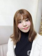 因?yàn)榇蠹叶颊f(shuō)我的法令紋特別的明顯，做一個(gè)去法令紋的手術(shù)，就可以像變了一