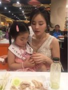 手術(shù)的時(shí)候選擇的是局部麻醉，醫(yī)生在注射麻藥以后慢慢的自己臉部有了反應(yīng)，