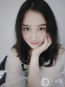 現(xiàn)在嚴(yán)重的就是兩側(cè)臉部皮膚下垂，蘋(píng)果肌處凹陷的比較嚴(yán)重，眼部特別的干