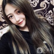 線雕手術(shù)看似簡(jiǎn)單，其實(shí)那里還是比較復(fù)雜的，首先是要通過(guò)面診