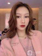 在跟自己做了無(wú)數(shù)次的思想斗爭(zhēng)之后，我決定要去整形醫(yī)院做一下隆鼻手術(shù)