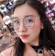 拆了膠帶了，下巴的形態(tài)看著還不錯(cuò)，現(xiàn)在還不可以左右搖晃下巴