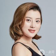 做完隆鼻手術(shù)已經(jīng)有一個(gè)月的時(shí)間了，今天我去醫(yī)院進(jìn)行了復(fù)查，醫(yī)生說(shuō)我的鼻