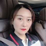 做完拉皮手術(shù)已經(jīng)有兩天的時間了。現(xiàn)在的我還在醫(yī)院里，醫(yī)生已經(jīng)給我換上了