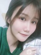 此時正在進(jìn)行玻尿酸除皺劃線呢，而且是敷了麻藥的，可以感覺真的是的緊張了