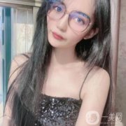 自從做完墊下巴之后，越來越愛自拍了