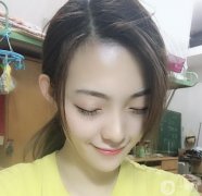 我給了自己很大的勇氣，簡單的做了個假體