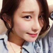 我自己感覺挺不舒服的，因?yàn)槲业哪樕下霈F(xiàn)了一些皺紋