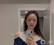 因?yàn)槲沂且粋€追求的人，不能容忍這種瑕疵的存在，所以就約了比較專業(yè)的整容