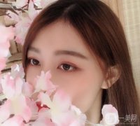 我從小單眼皮。好像整個人一點精神都沒有，總是睡不著