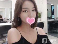 看著同事整容后變漂亮，我越來越覺得自己也該整容了，于是上網(wǎng)查了整雙眼皮