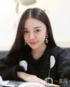 我一直擔(dān)心我的咬肌，因?yàn)槟槾螅雌饋?lái)整個(gè)人都不精致