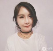 隆鼻的整個(gè)過程并沒有那么難受，因?yàn)橛袑I(yè)的麻醉師全程陪伴