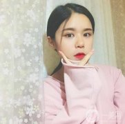 眼睛是心靈的窗戶，而我的眼睛是內(nèi)心的雙，露出一點失落的面容