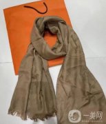 揭秘2023年受歡迎的女士圍巾品牌排行榜，你的衣櫥缺了它們嗎？