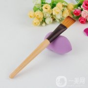 告別手指涂抹，這些化妝工具讓你的底妝更精致