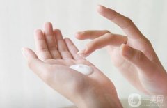打造柔嫩平滑?。毫私馍眢w肌膚問題，掌握身體乳涂抹指南