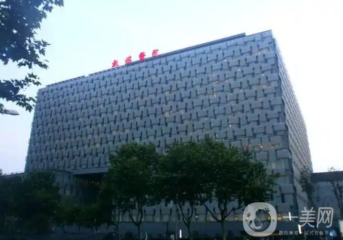 南京鼓樓醫(yī)院雙眼皮多錢(qián)?2025價(jià)格表及案例分享